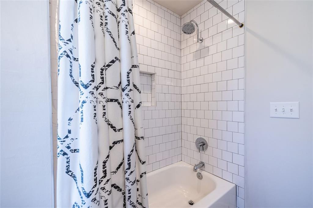 476 MAYNARD Terrace SE