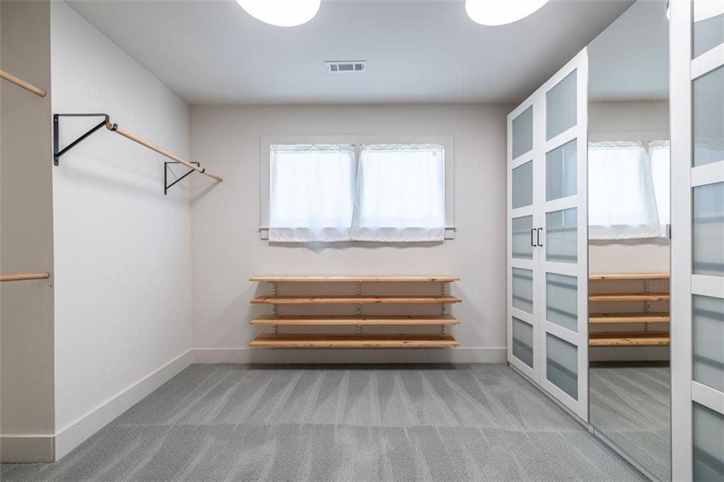 476 MAYNARD Terrace SE