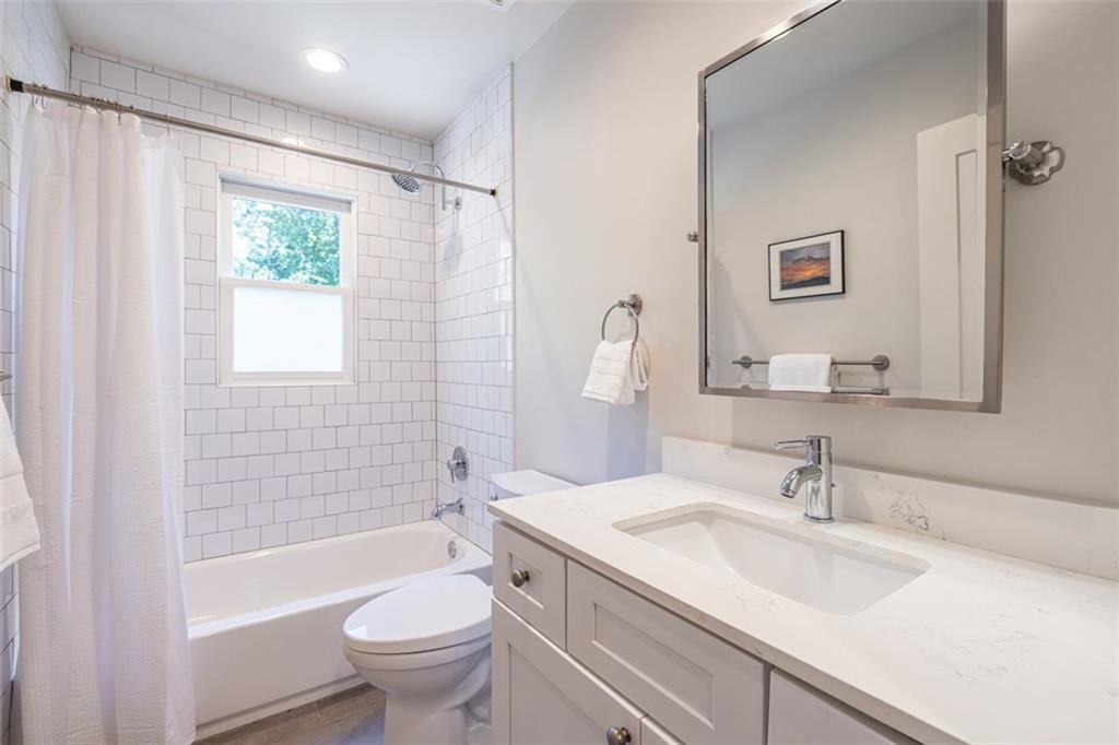 476 MAYNARD Terrace SE