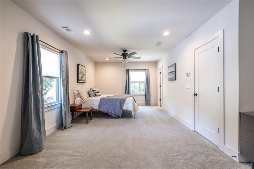 476 MAYNARD Terrace SE