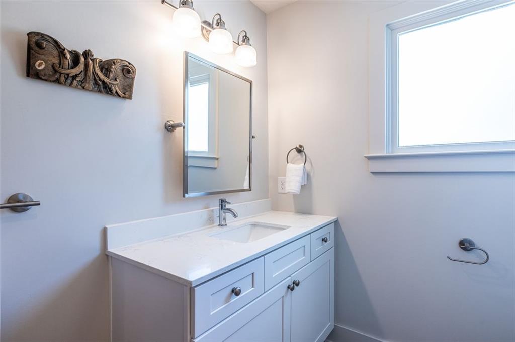 476 MAYNARD Terrace SE