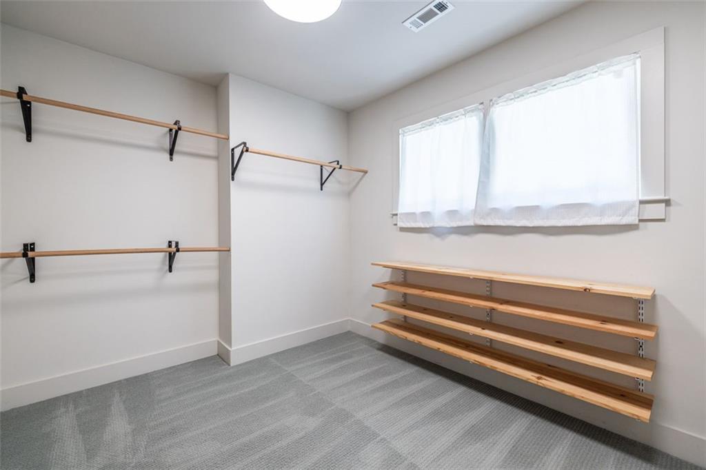 476 MAYNARD Terrace SE