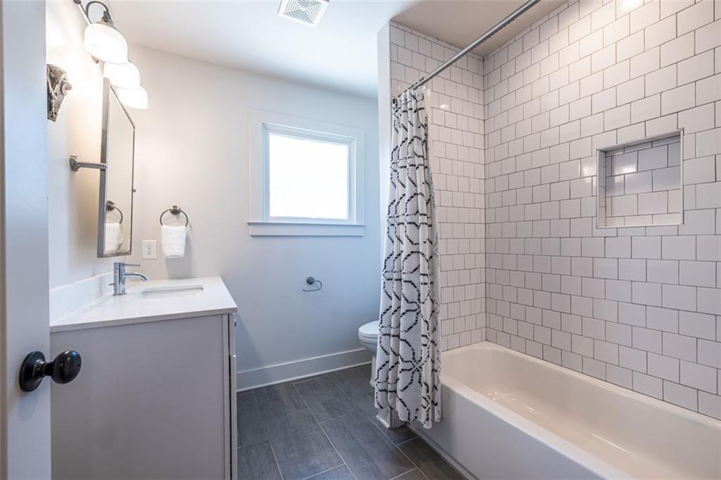 476 MAYNARD Terrace SE