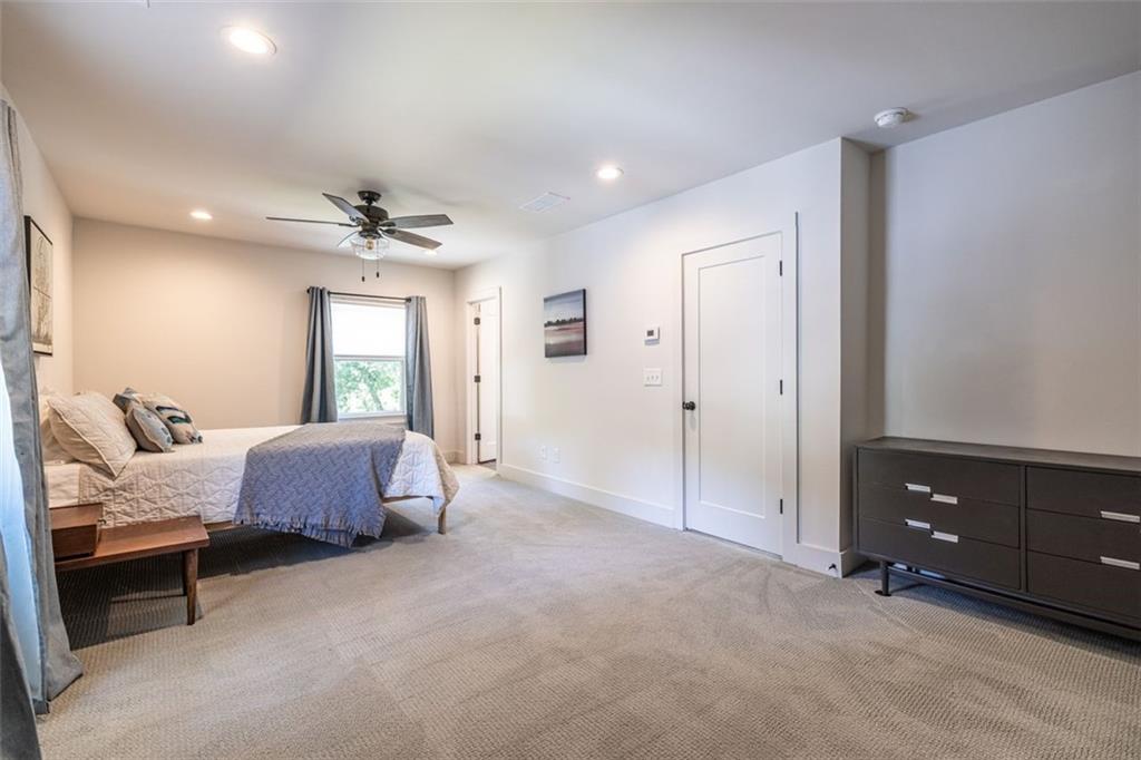 476 MAYNARD Terrace SE