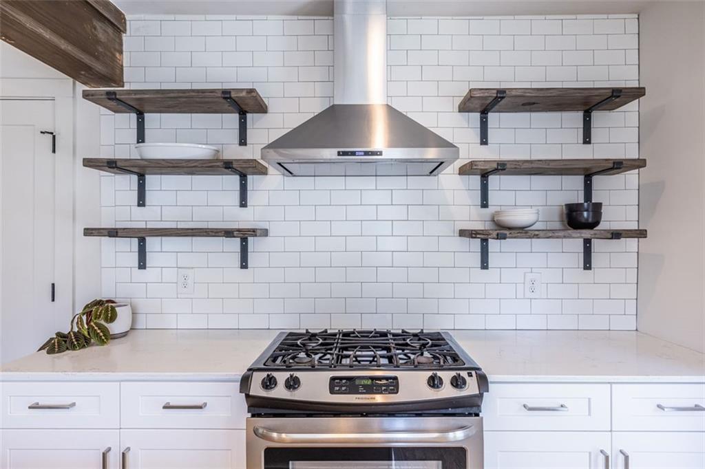 476 MAYNARD Terrace SE