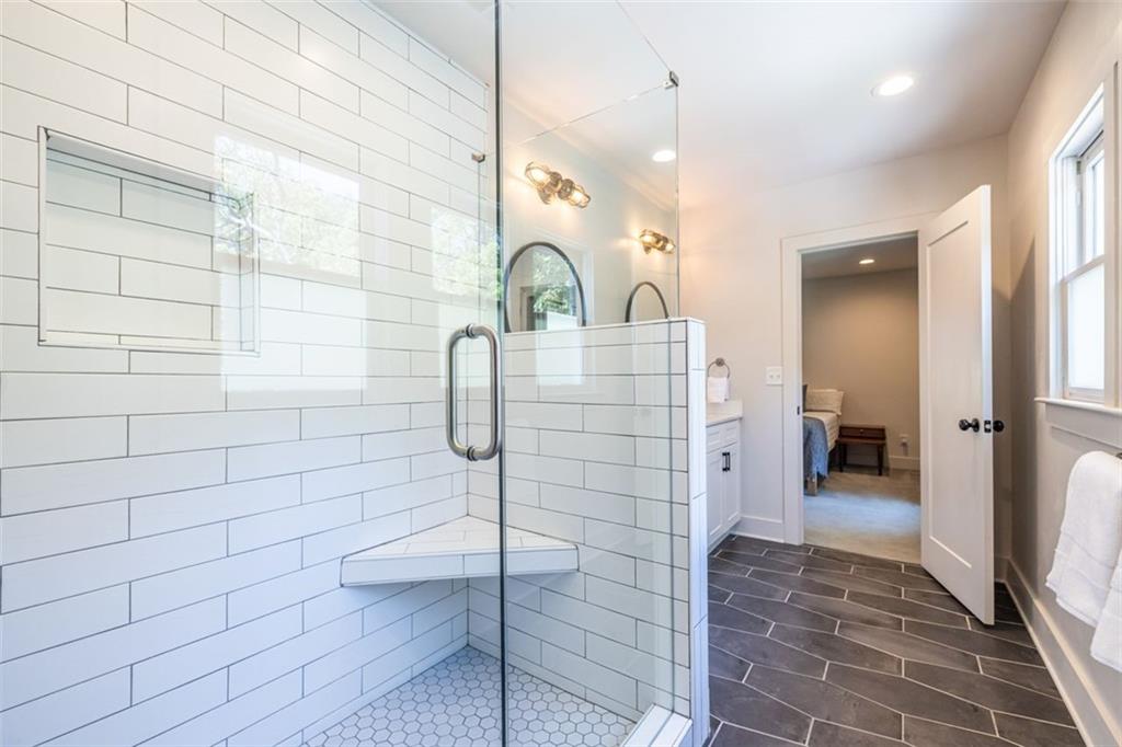 476 MAYNARD Terrace SE