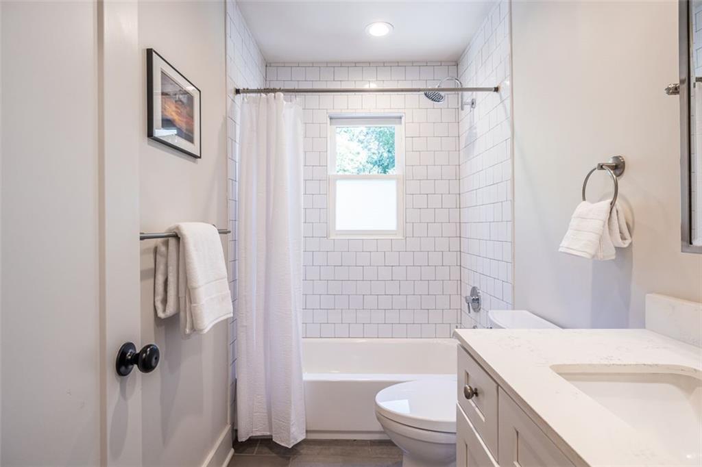 476 MAYNARD Terrace SE