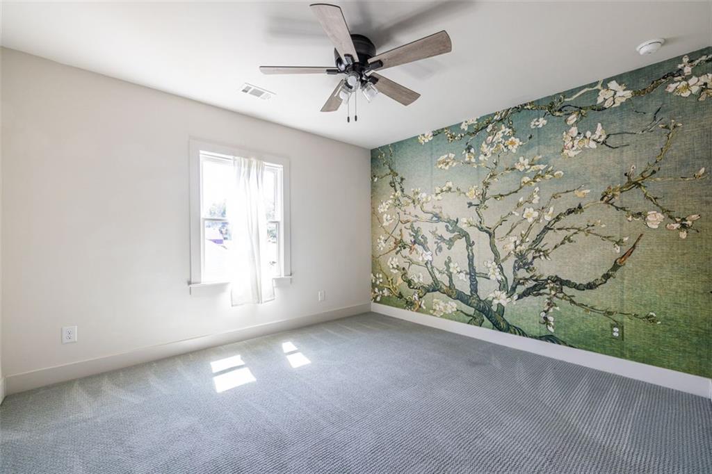 476 MAYNARD Terrace SE