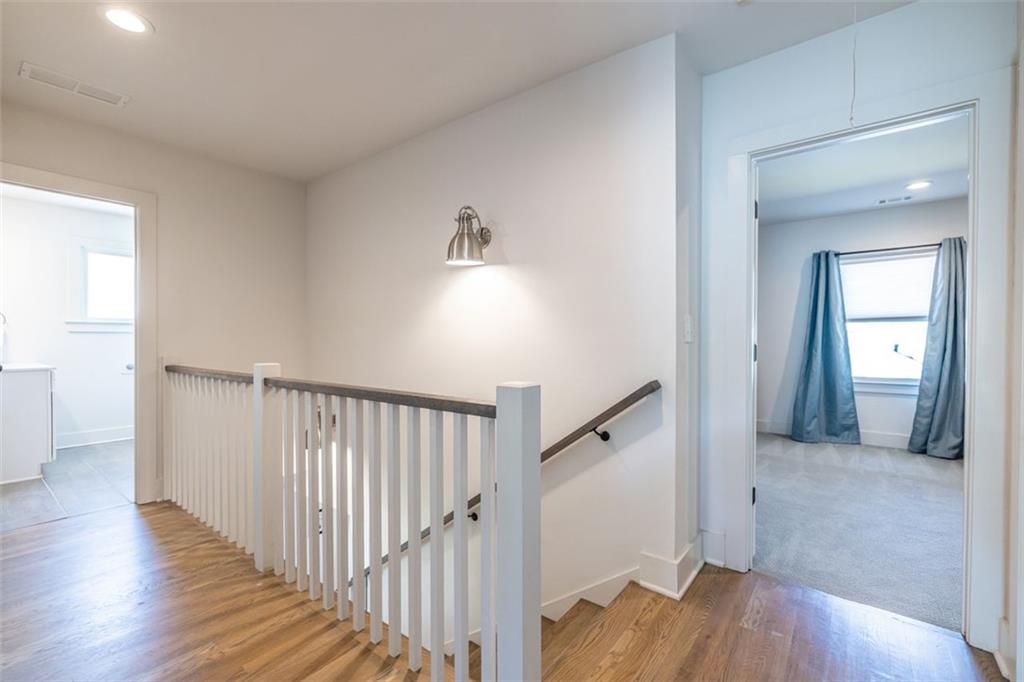 476 MAYNARD Terrace SE