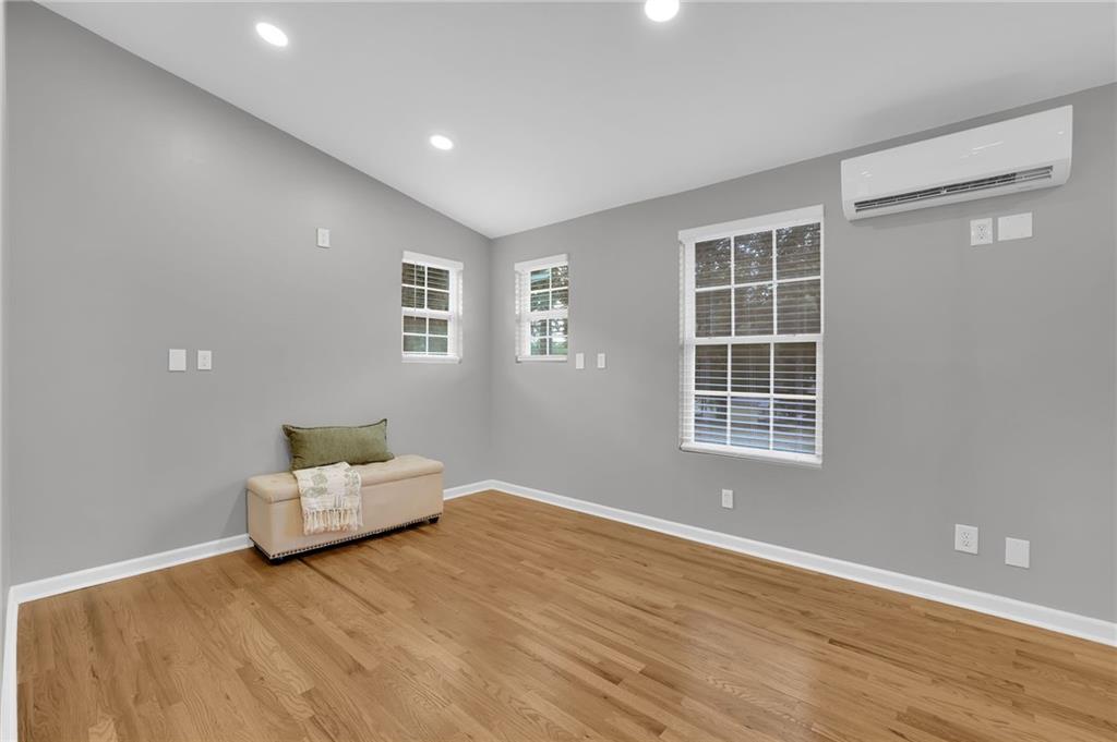 2510 Glendale Circle SE