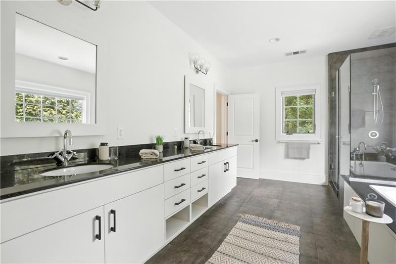 118 Chelsea Drive NE