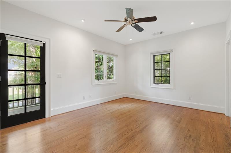 118 Chelsea Drive NE