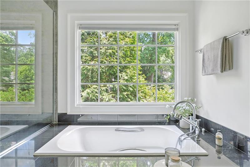 118 Chelsea Drive NE