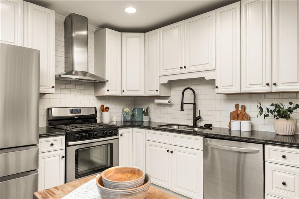 2880 Glenwood Avenue SE