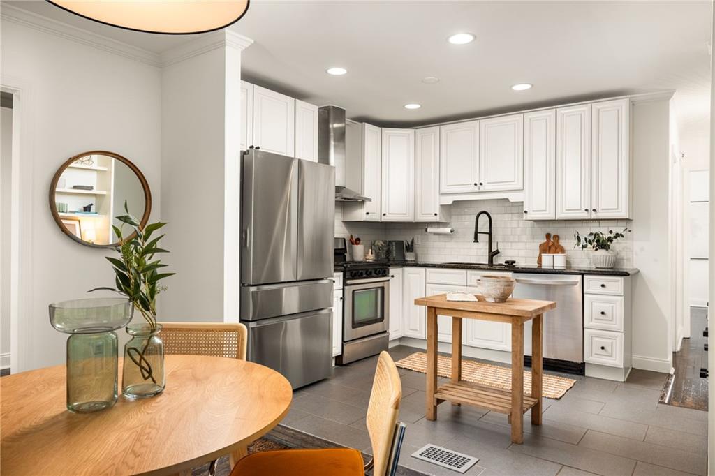 2880 Glenwood Avenue SE