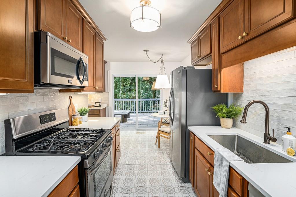 3390 Kenland Road SE