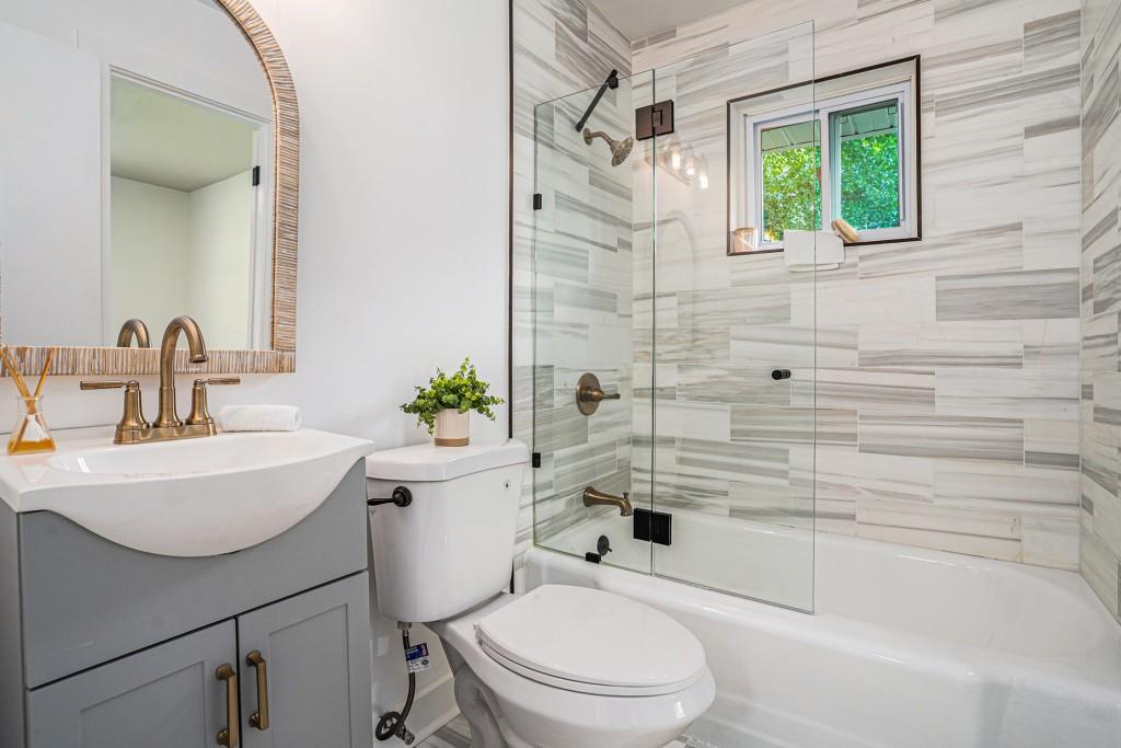 3390 Kenland Road SE