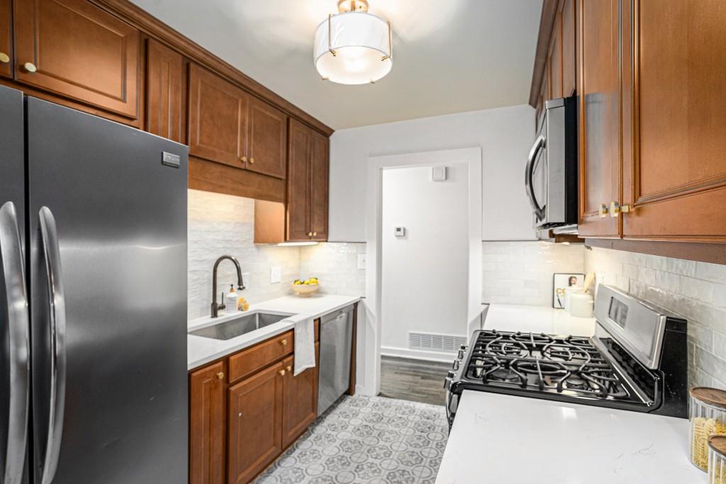 3390 Kenland Road SE