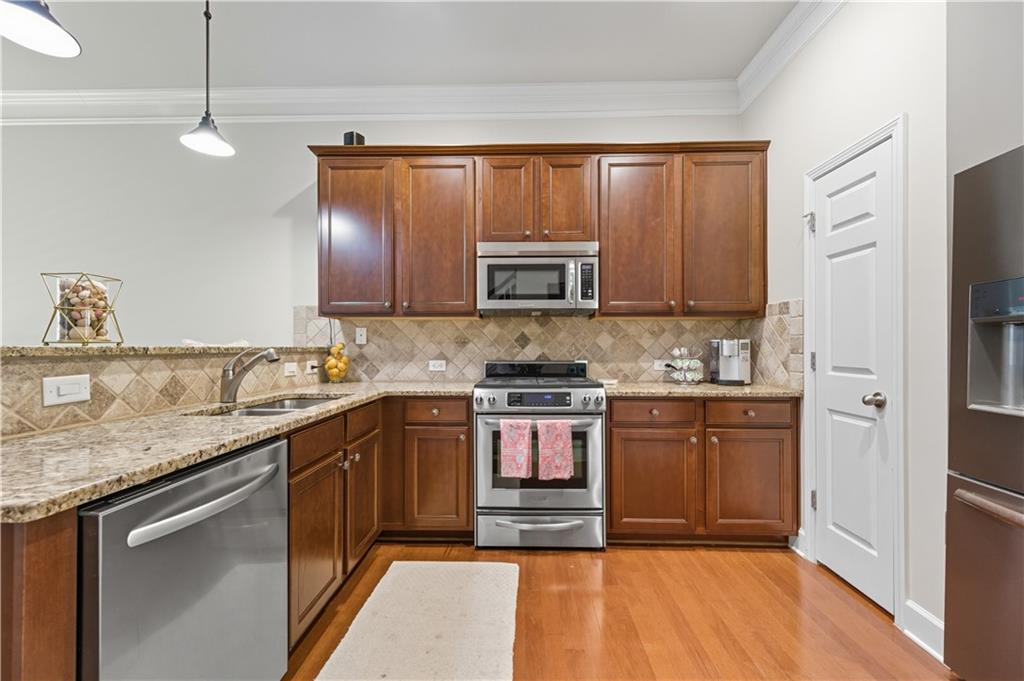 2044 Cobblestone Circle NE