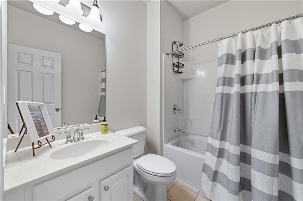 2044 Cobblestone Circle NE