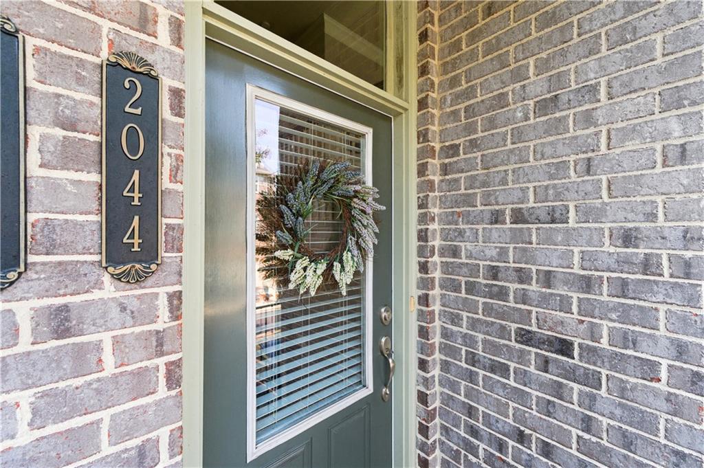 2044 Cobblestone Circle NE