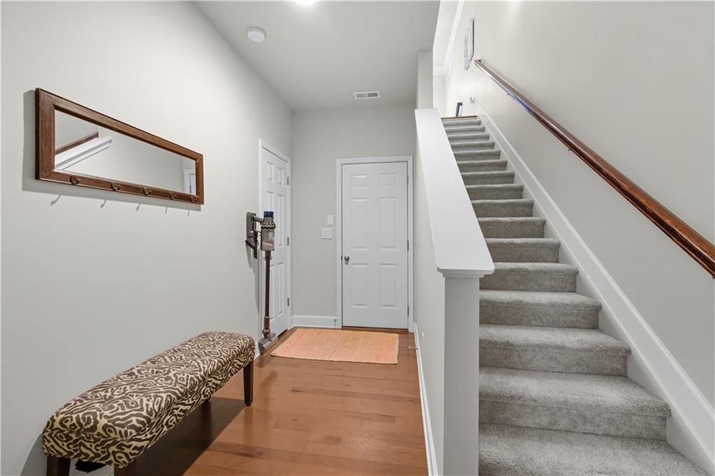 2044 Cobblestone Circle NE