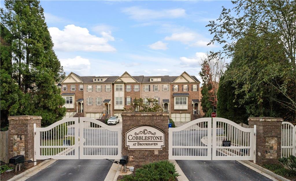 2044 Cobblestone Circle NE