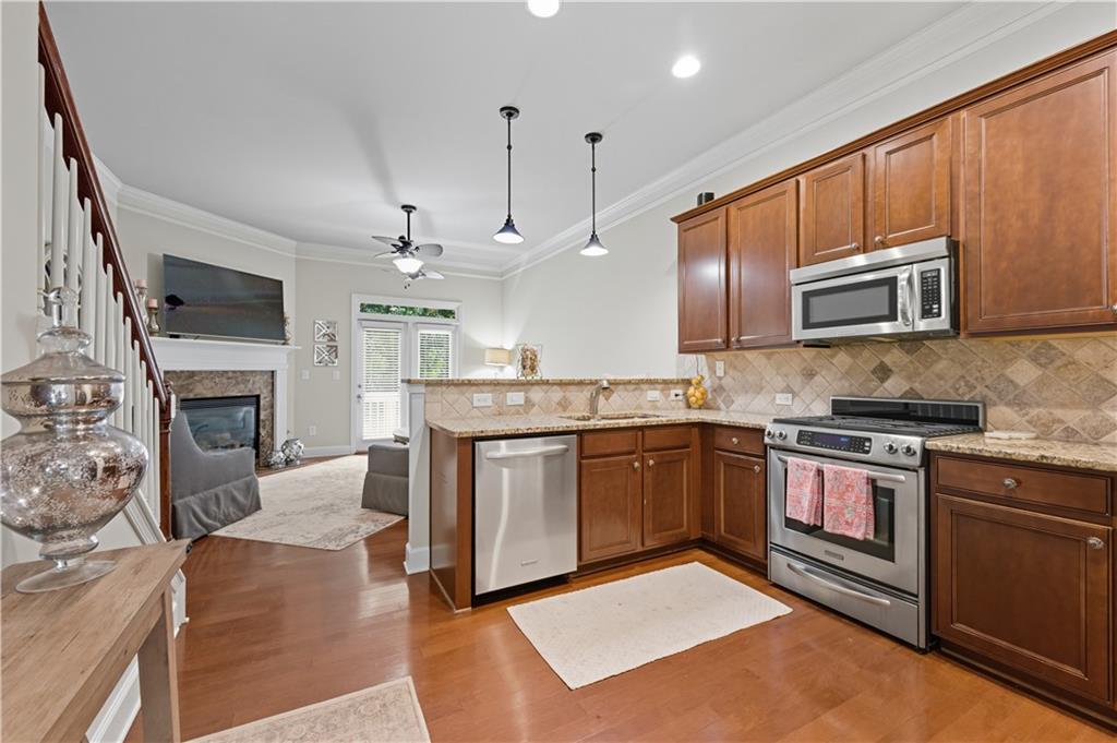 2044 Cobblestone Circle NE