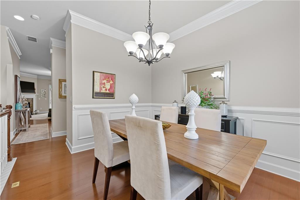 2044 Cobblestone Circle NE