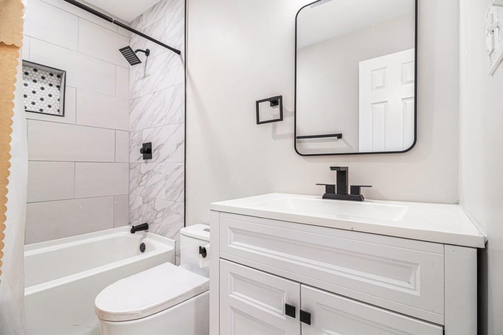 5316 The Savoy Street