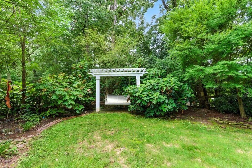 1042 AVERY CREEK Drive