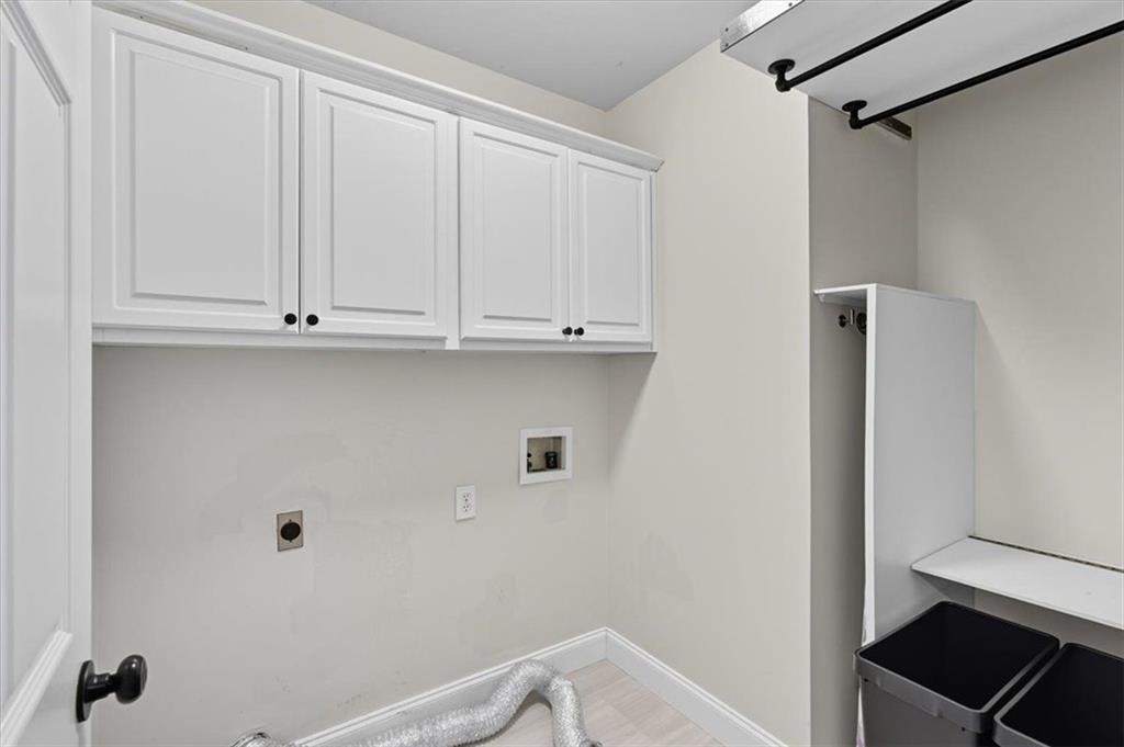 1042 AVERY CREEK Drive