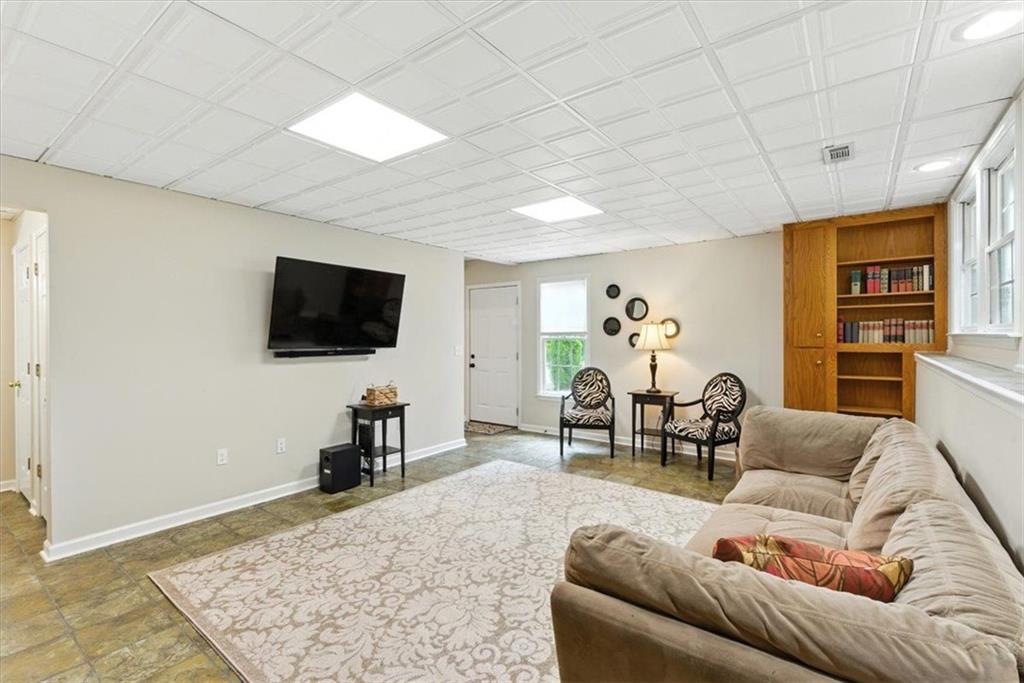 1042 AVERY CREEK Drive