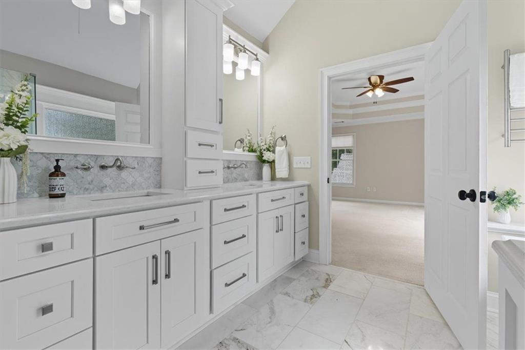 1042 AVERY CREEK Drive