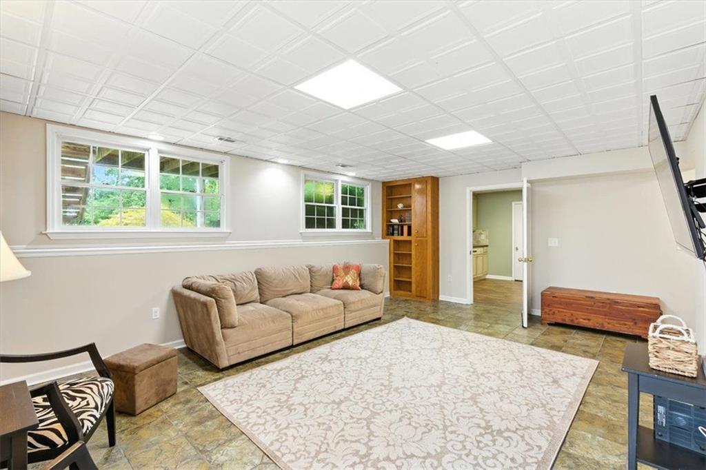 1042 AVERY CREEK Drive