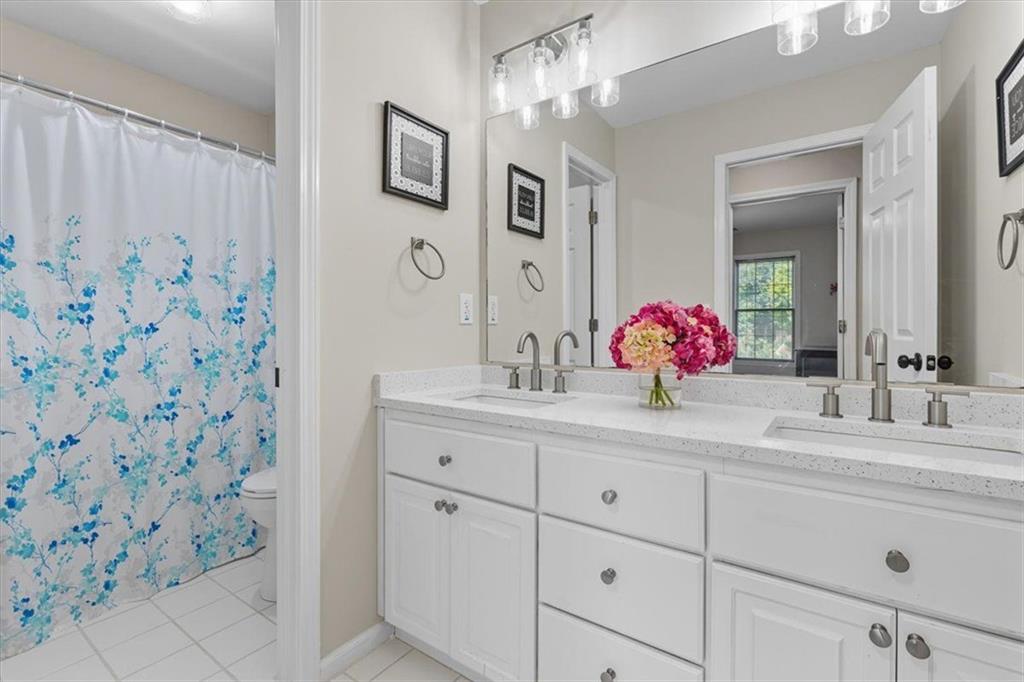 1042 AVERY CREEK Drive