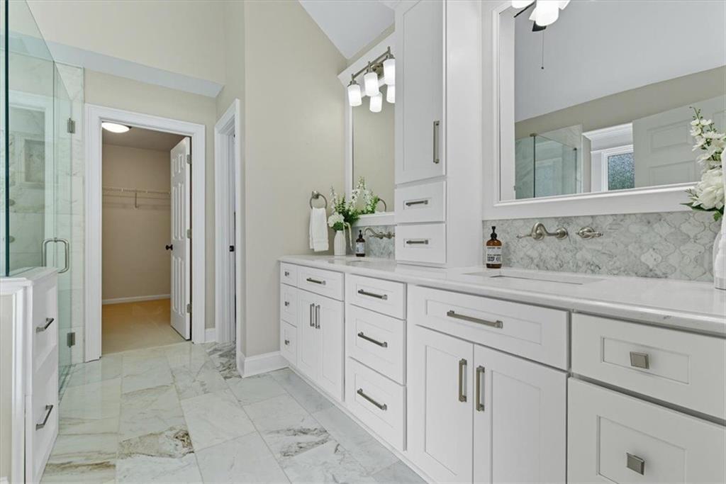 1042 AVERY CREEK Drive