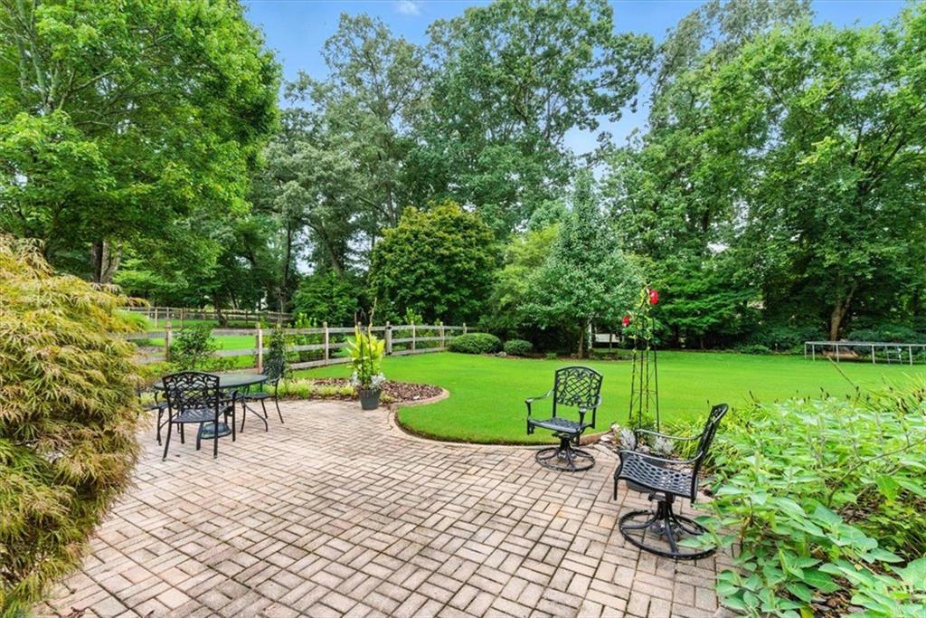 1042 AVERY CREEK Drive