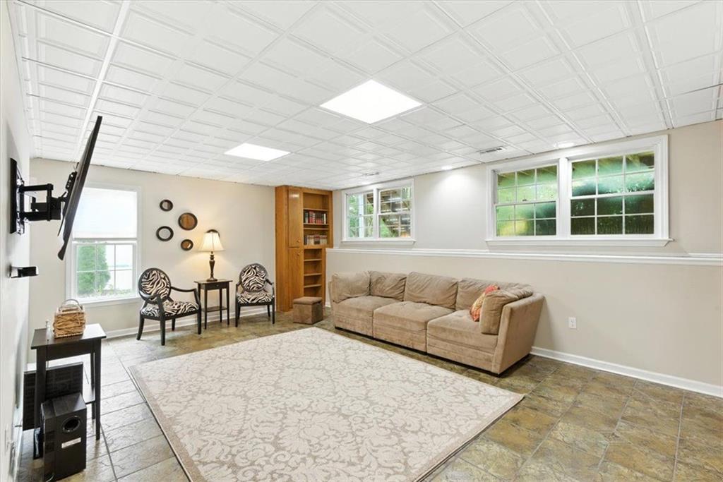 1042 AVERY CREEK Drive