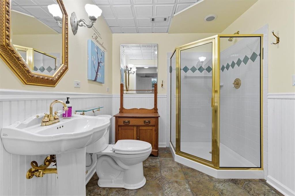 1042 AVERY CREEK Drive