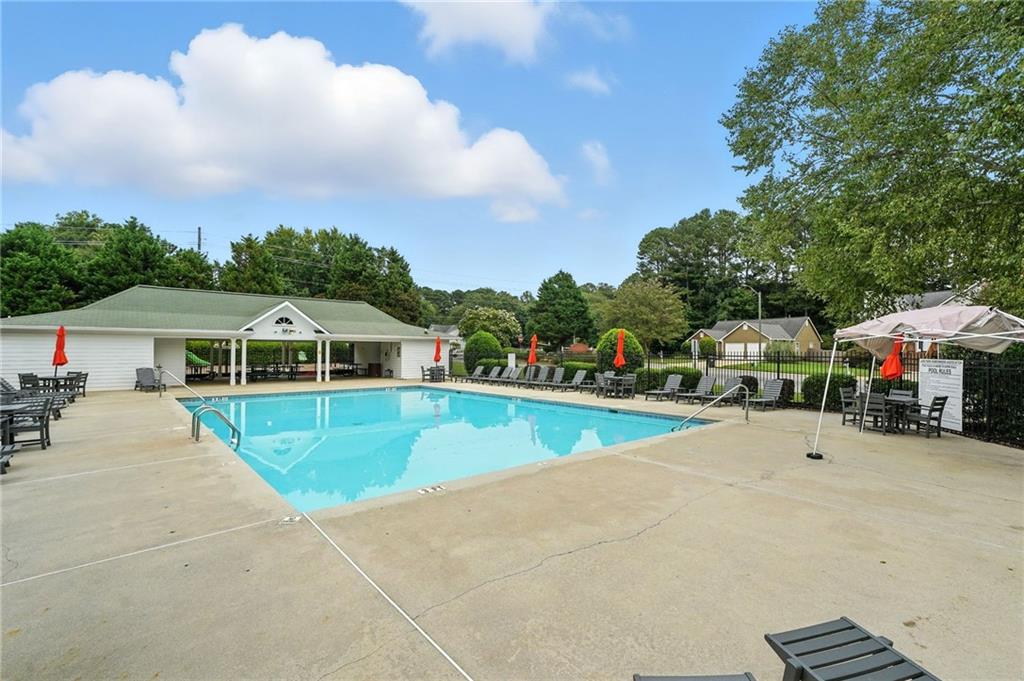 2740 Lake Park Ridge W