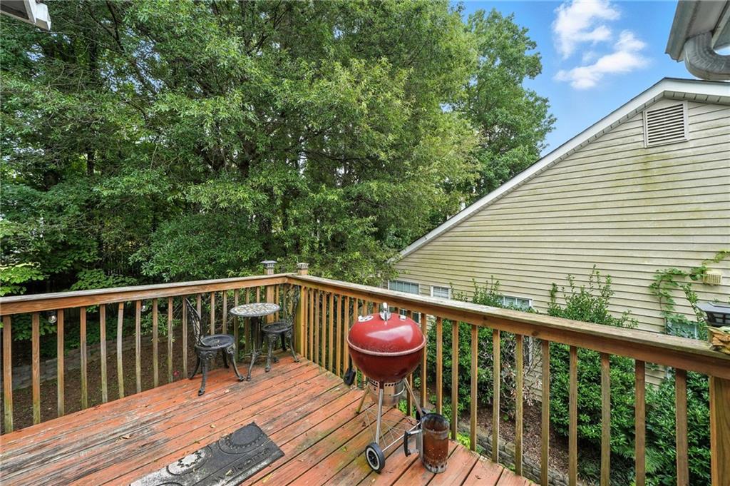 2740 Lake Park Ridge W