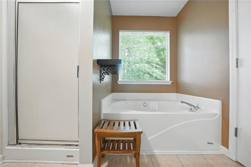 2740 Lake Park Ridge W