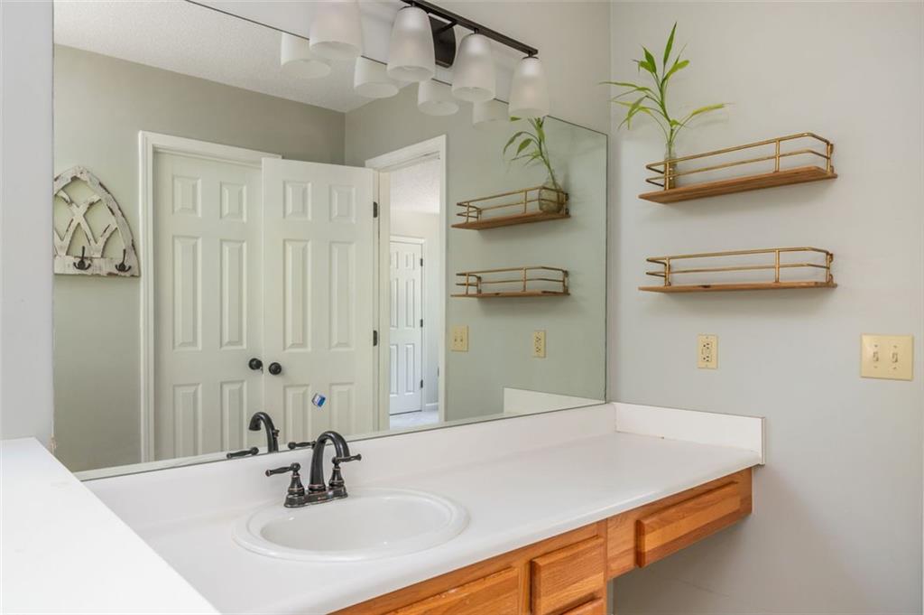 160 SUMMER LAKE Drive