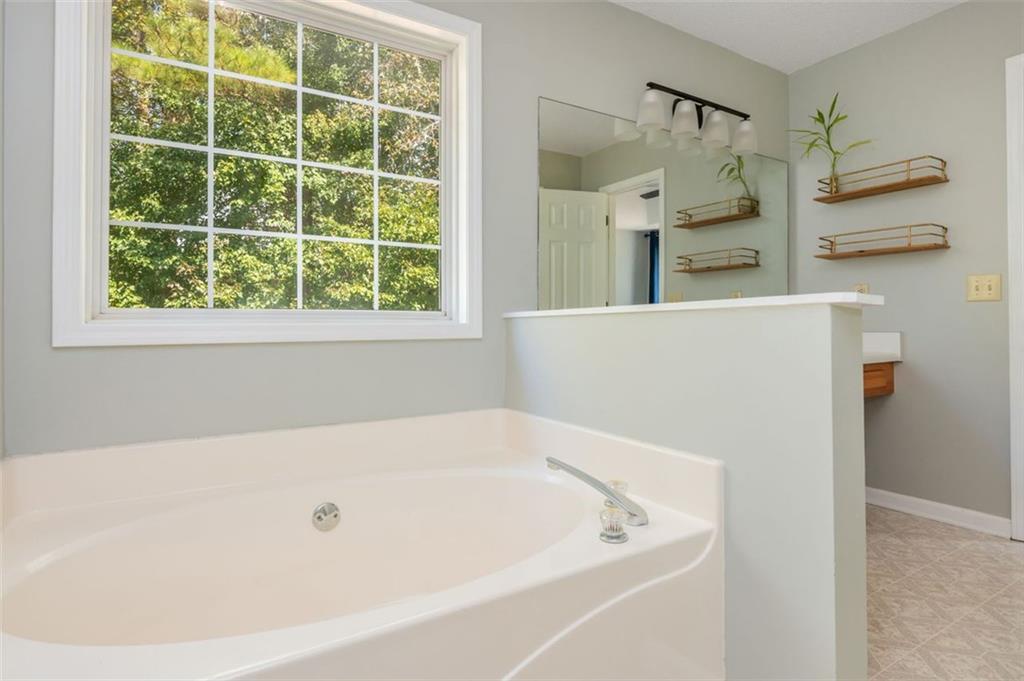 160 SUMMER LAKE Drive