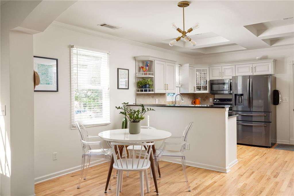 215 Sisson Avenue NE