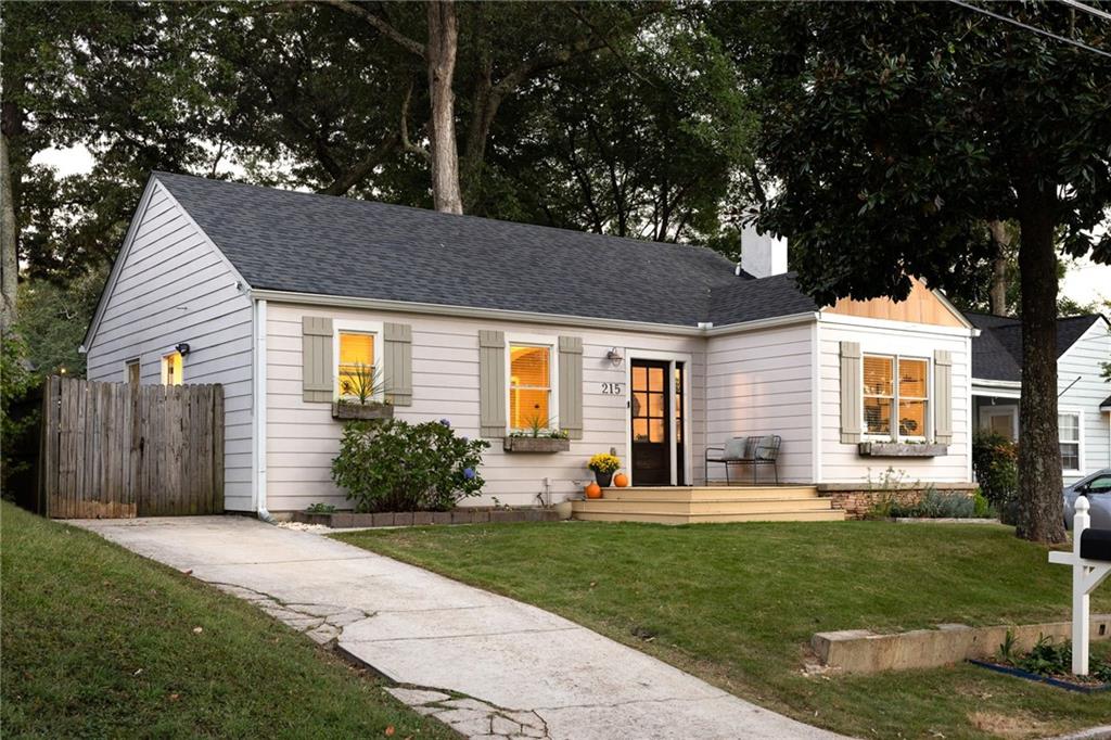 215 Sisson Avenue NE