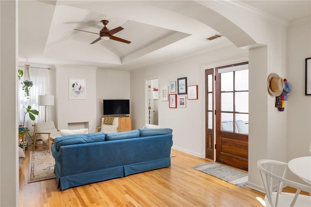 215 Sisson Avenue NE