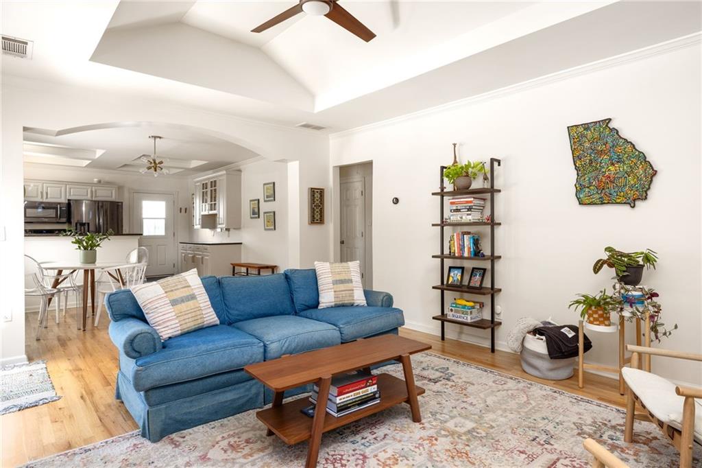 215 Sisson Avenue NE