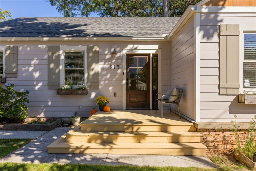 215 Sisson Avenue NE